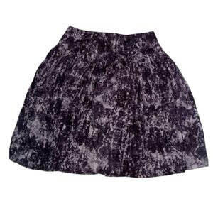 Jones New York Black & Gray Snakeprint pleated skirt size 8